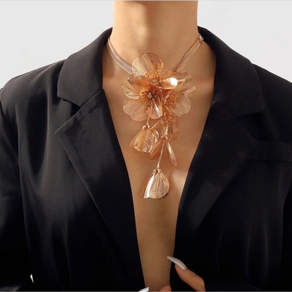 Anthropologie Gold Floral Necklace - Picture 4 of 5